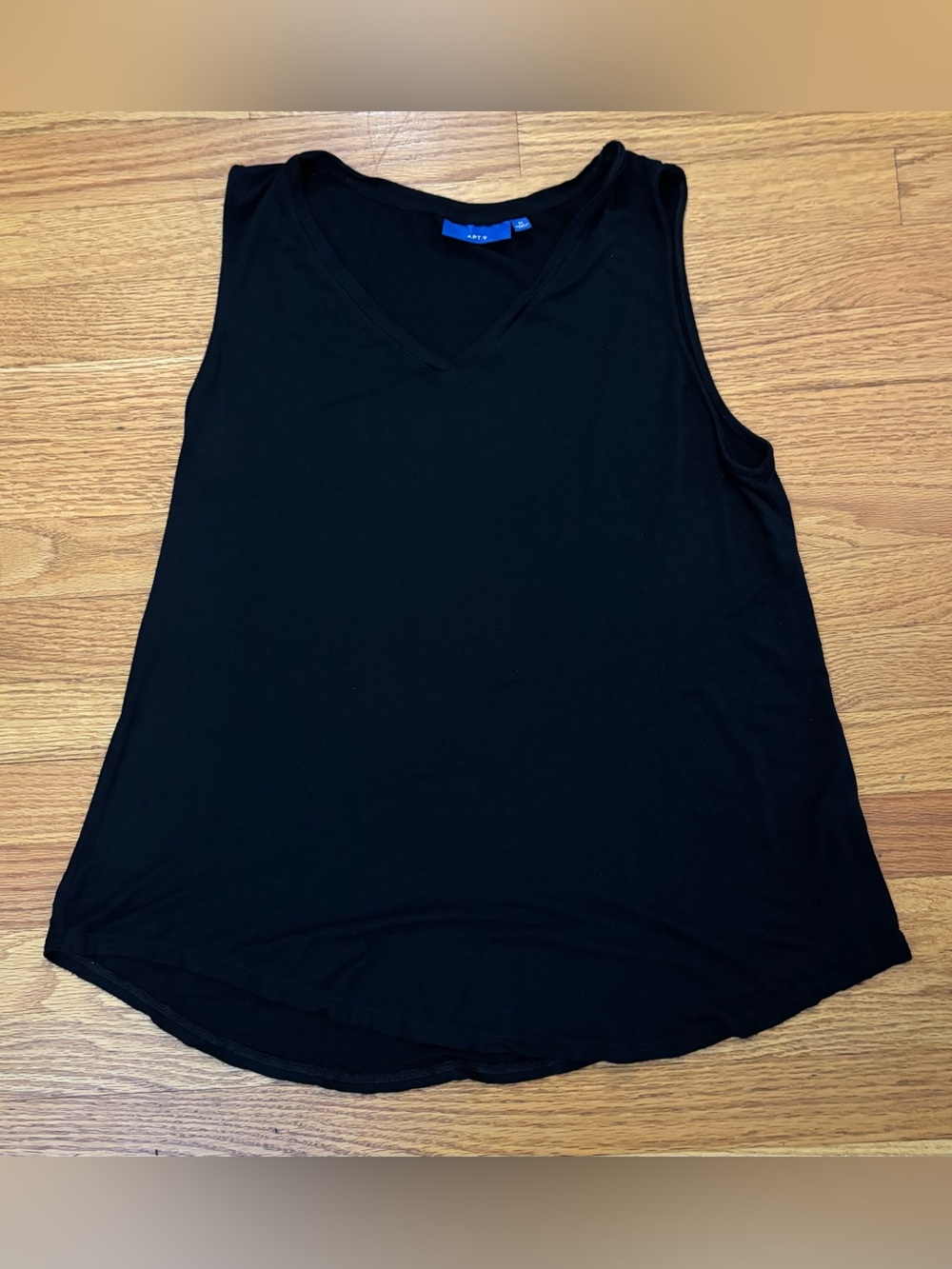 Apt. 9 Sleeveless Shirt Women’s Medium Black Vneck Tank Casualwear Top